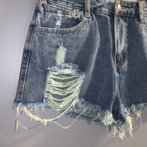 - Distressed women’s jean shorts size large - Picture 3 of 5